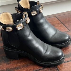 Steve Madden Amulet Chelsea Boots